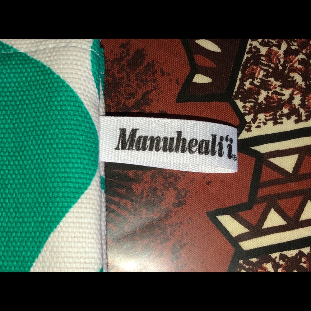 Brand new, no tags Manuhealii make up bag/ clutch